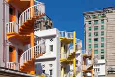 色彩斑斓的历史恢复螺旋楼梯新加坡