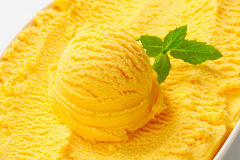 黄色的冰奶油