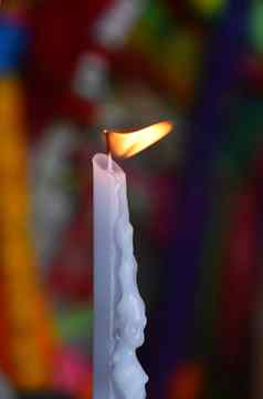 火焰白色融化蜡烛寺庙教堂