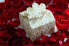 情人节礼物珍珠玫瑰花瓣