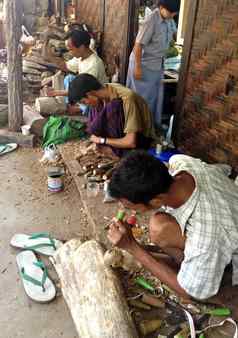 缅甸工匠作品木图像村craftman工作木雕塑木雕刻传统的相关的缅甸文化