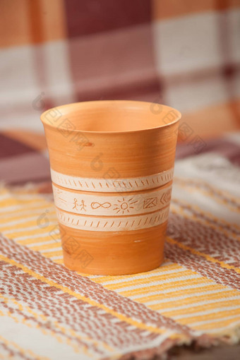 传统的手工制作的杯子