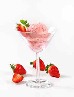 冰奶油新鲜的草莓