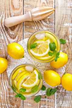 夏天柑橘类柠檬水喝新鲜的柠檬薄荷