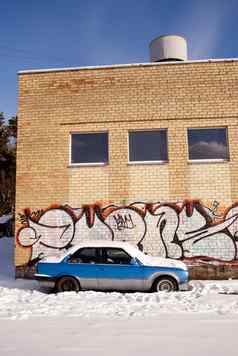 雪蓝色的车涂鸦墙