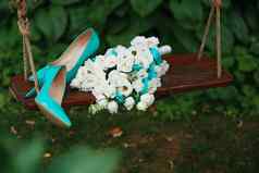 婚礼花束白色玫瑰蓝色的丝带蓝色的专利