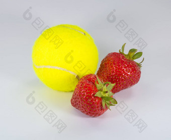 温布尔登<strong>网球公开赛网球</strong>球草莓