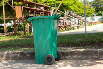 绿色垃圾箱回收垃圾箱公共垃圾