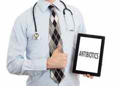 医生持有平板电脑抗生素