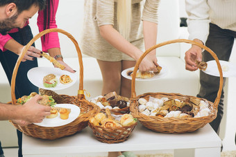 餐饮