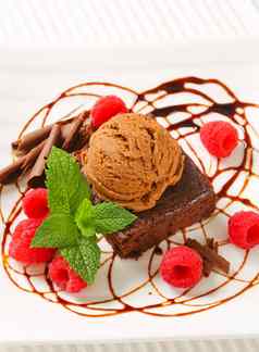 巧克力巧克力蛋糕冰奶油树莓