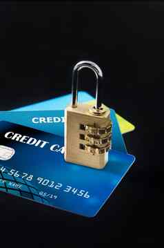 安全锁多个空白信贷卡片