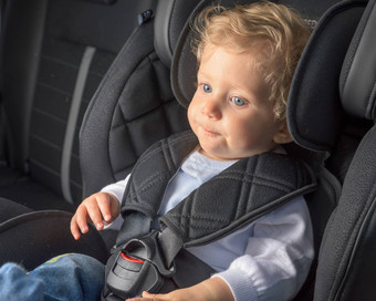 婴儿男孩安全车座位