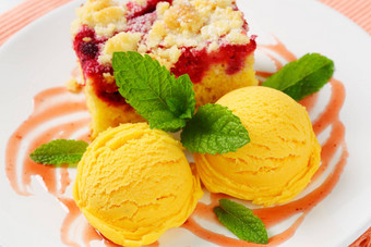 树莓蛋糕<strong>冰</strong>淇淋