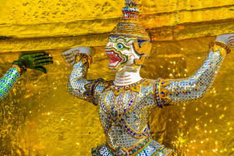 泰国巨<strong>大</strong>的雕像寺庙