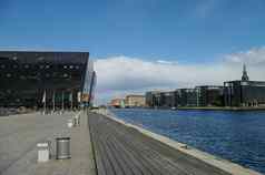 哥本哈根城市景观运河桥梁房子路堤
