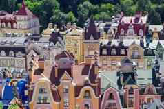 欧洲小镇全景色彩斑斓的屋顶