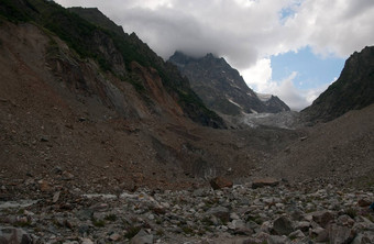 徒步旅行山