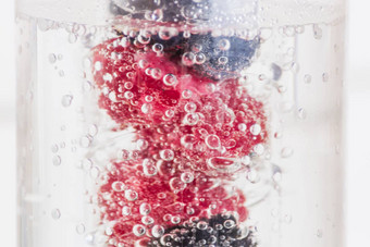树莓黑莓玻璃矿物水