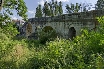 中世纪的几百计长石头商会桥构建河甲状腺肿