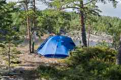 蓝色的旅游帐篷