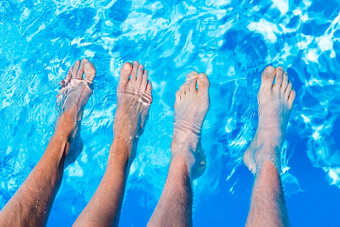只腿脚水游泳池