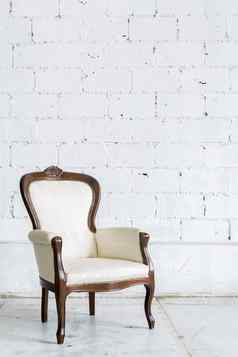 白色复古的椅子
