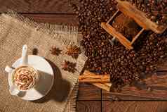 咖啡杯明星茴香肉桂棒咖啡豆