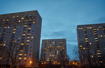 摩天大楼住房房地产晚上