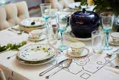 漂亮的装饰表格集花蜡烛盘子serviettes婚礼事件餐厅