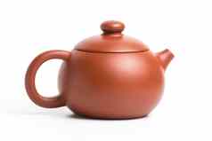 小棕色（的）陶器茶壶关闭成员孤立的白色