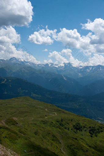 徒步旅行山