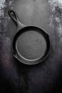投铁锅香料黑色的金属烹饪背景视图