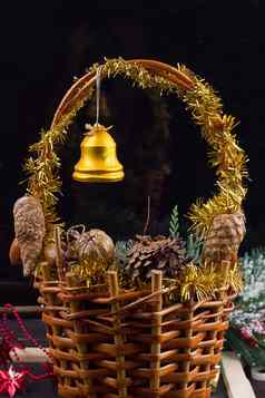 圣诞节饰品加兰珠子松视锥细胞橡子铺设篮子
