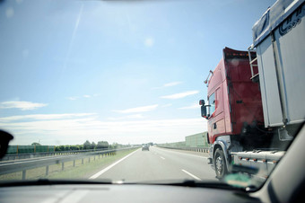 交通高速公路汽车卡车<strong>超车</strong>