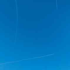 树飞机飞机携带用特技飞行的马内夫雷斯蓝色的天空