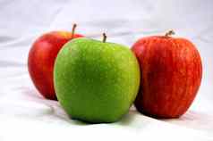绿色苹果红色的苹果白色背景