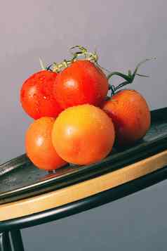 红色的成熟的新鲜的西红柿