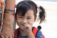 脸可爱的亚洲孩子们微笑快乐情感
