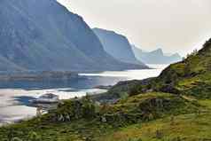 挪威村庄峡湾多云的北欧一天