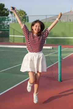 亚洲女人体育运动网球跳幸福表情符号