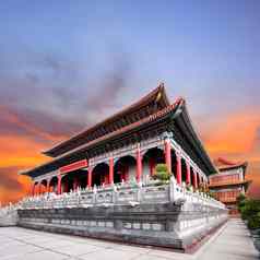 美丽的中国人寺庙微暗的天空中国东