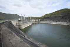 Srinagarind水力发电大坝建筑水水平