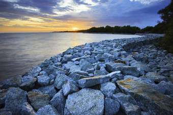 太阳集岩石大坝海海岸银行保护的角度来看行