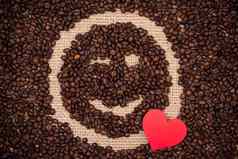 咖啡豆子红色的心眨眼笑脸脸