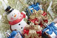可爱的雪人圣诞节礼物盒子礼物圣诞老人老人房子黄金彩带俗丽的背景