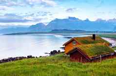 挪威岛峡湾多云的北欧一天酒店岛