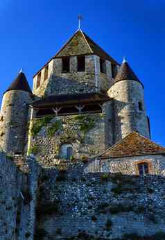 石头墙塔中世纪的城堡