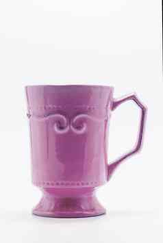 破旧的紫色的杯孤立的白色背景