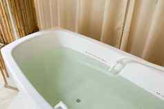 空极可意水流按摩浴缸浴缸填满水水疗中心